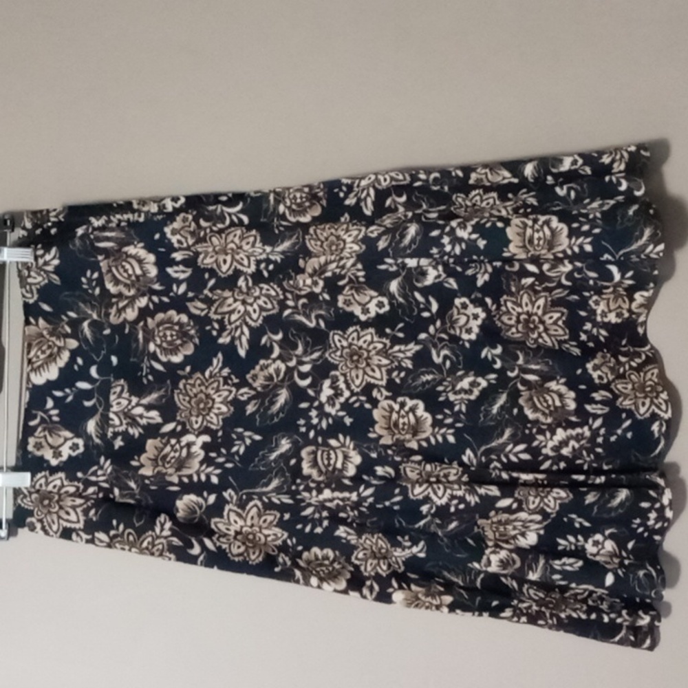 Jones New York Godet Style Skirt w Side Zipper and Built in Slip Size 4
